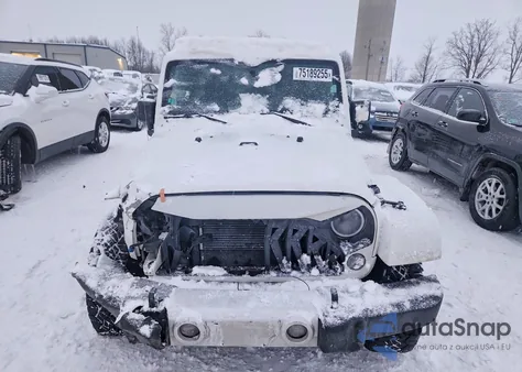 2015 Jeep Wrangler Unlimited Sahara z USA, uszkodzony, nr VIN 1C4BJWEG1FL680478